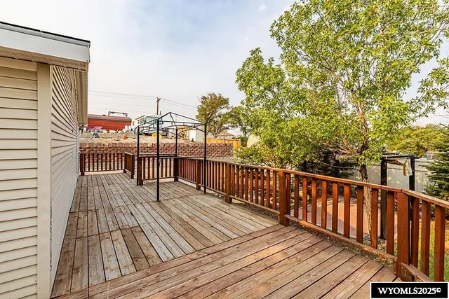 $194,500 | 820 Maple Street, Rock Springs, WY 82901