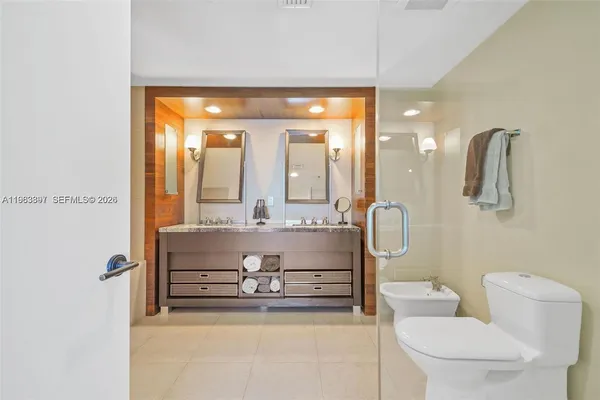 $9,000 | 6799 Collins Avenue, Unit 1604, Miami Beach, FL 33141