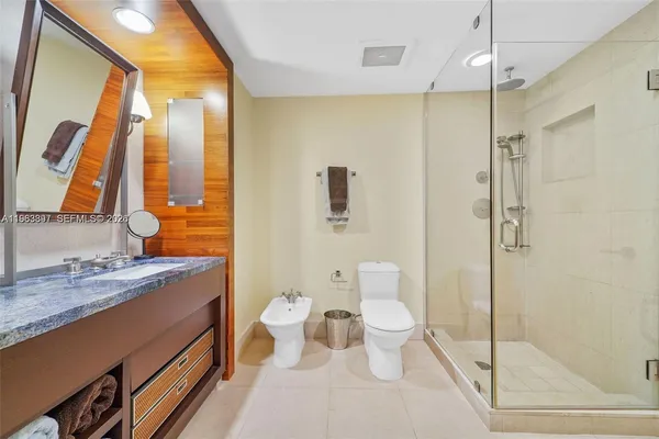 $9,000 | 6799 Collins Avenue, Unit 1604, Miami Beach, FL 33141