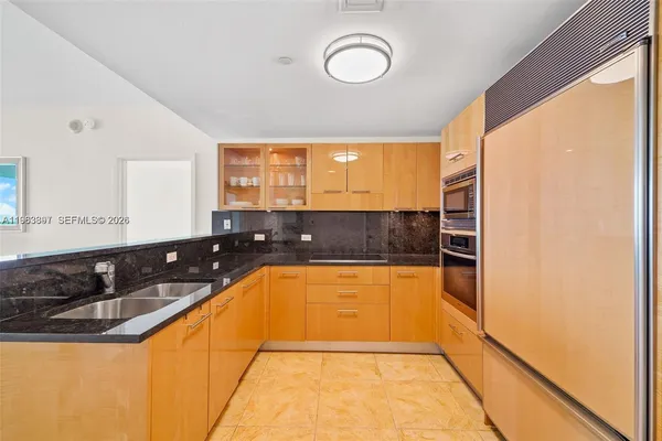 $9,000 | 6799 Collins Avenue, Unit 1604, Miami Beach, FL 33141