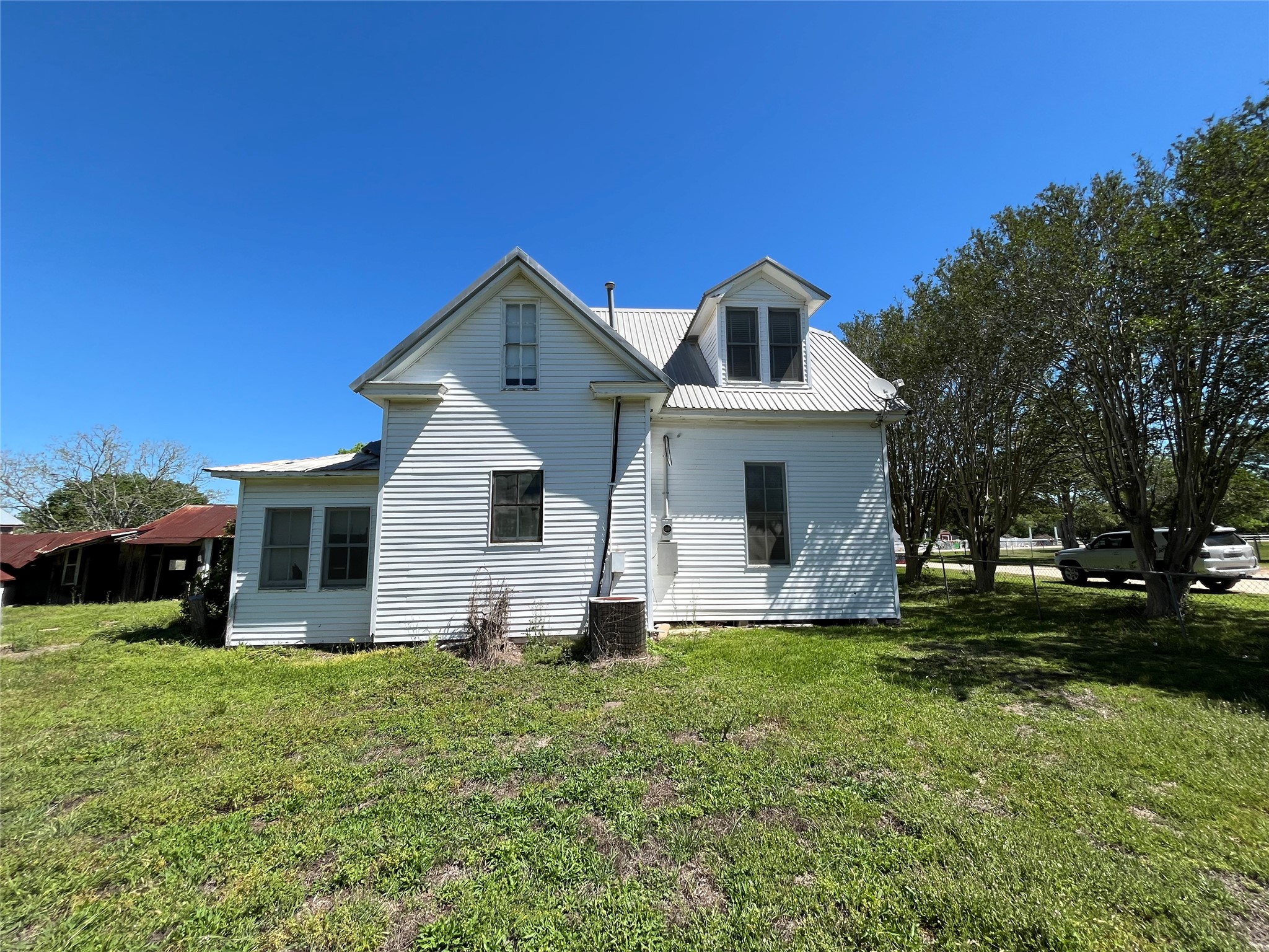 223 Walnut Street New Ulm, TX 78950 - Photo 2 of 19