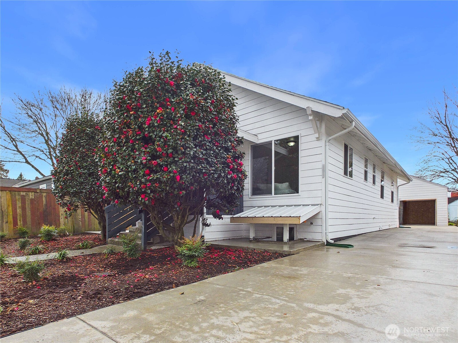 305 Meadow Avenue North Renton, WA 98057 - Photo 2 of 34