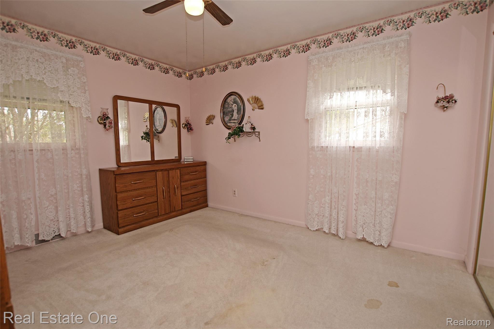 930 North Wilder Road Lapeer, MI 48446 - Photo 20 of 54 19) Bedroom 2.jpg