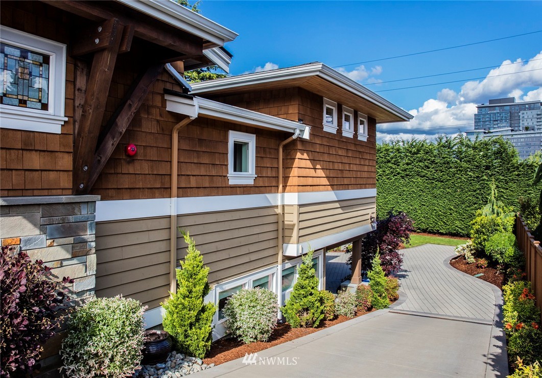 920 Belfair Road Bellevue, WA 98004 - Photo 2 of 25 Gallery Image 2
