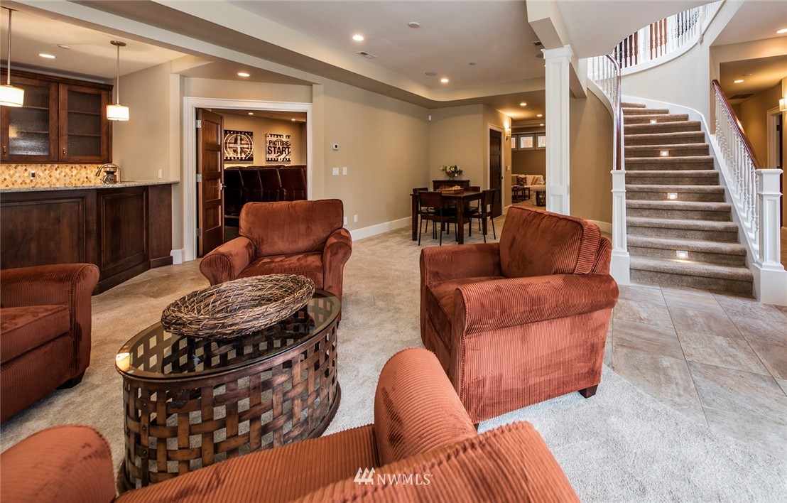 920 Belfair Road Bellevue, WA 98004 - Photo 18 of 25 Gallery Image 18