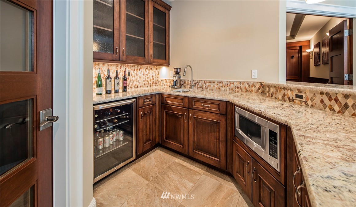 920 Belfair Road Bellevue, WA 98004 - Photo 19 of 25 Gallery Image 19