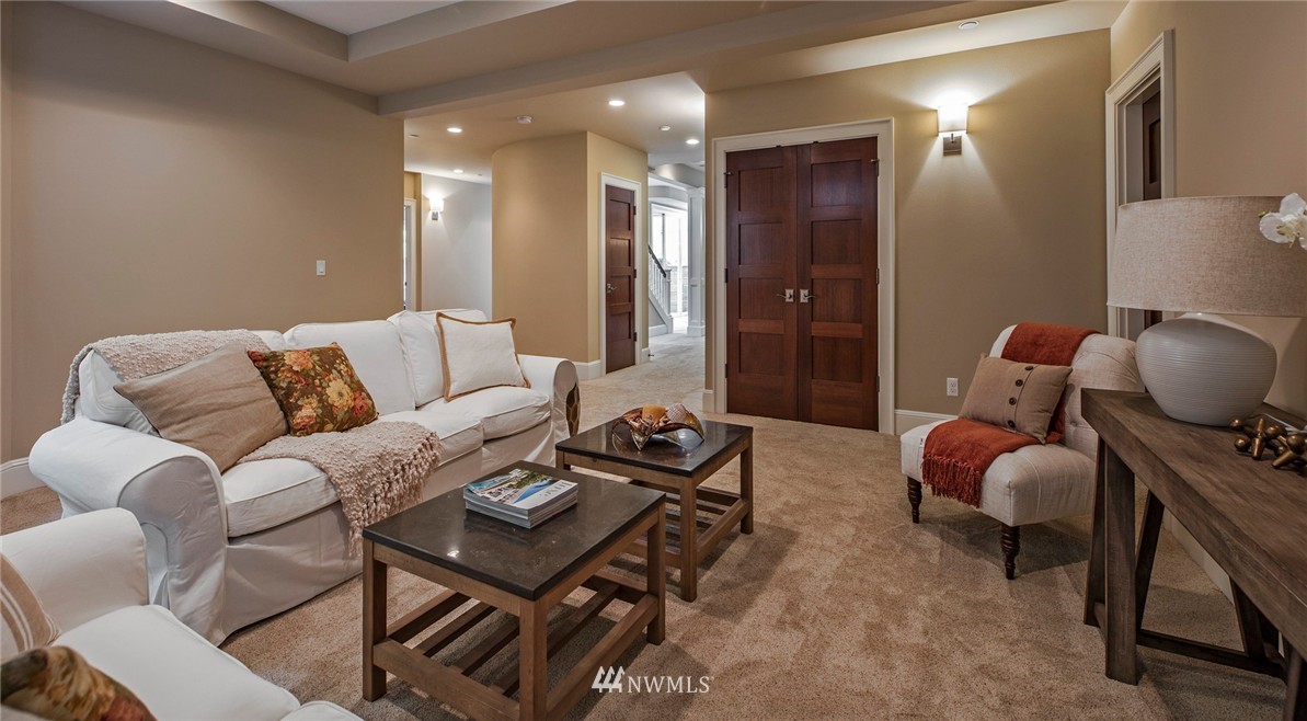 920 Belfair Road Bellevue, WA 98004 - Photo 21 of 25 Gallery Image 21