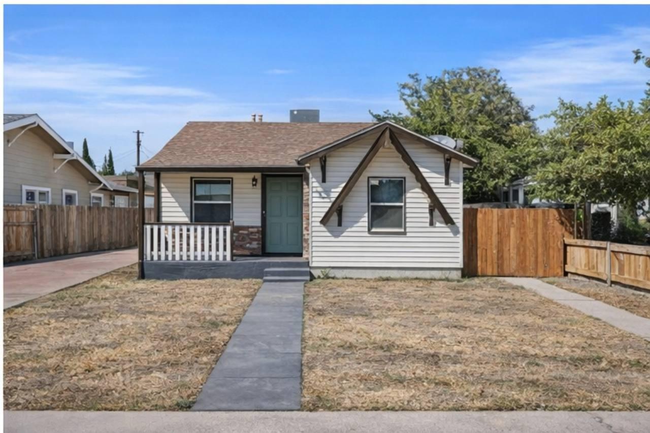 210 East Bush Street Lemoore, CA 93245 - Photo 1 of 42