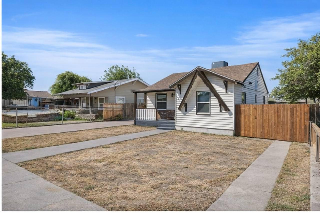 210 East Bush Street Lemoore, CA 93245 - Photo 3 of 42