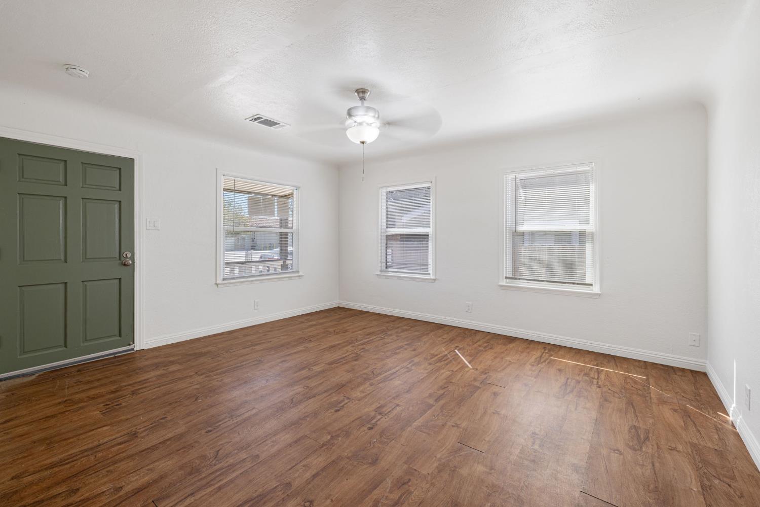 210 East Bush Street Lemoore, CA 93245 - Photo 6 of 42
