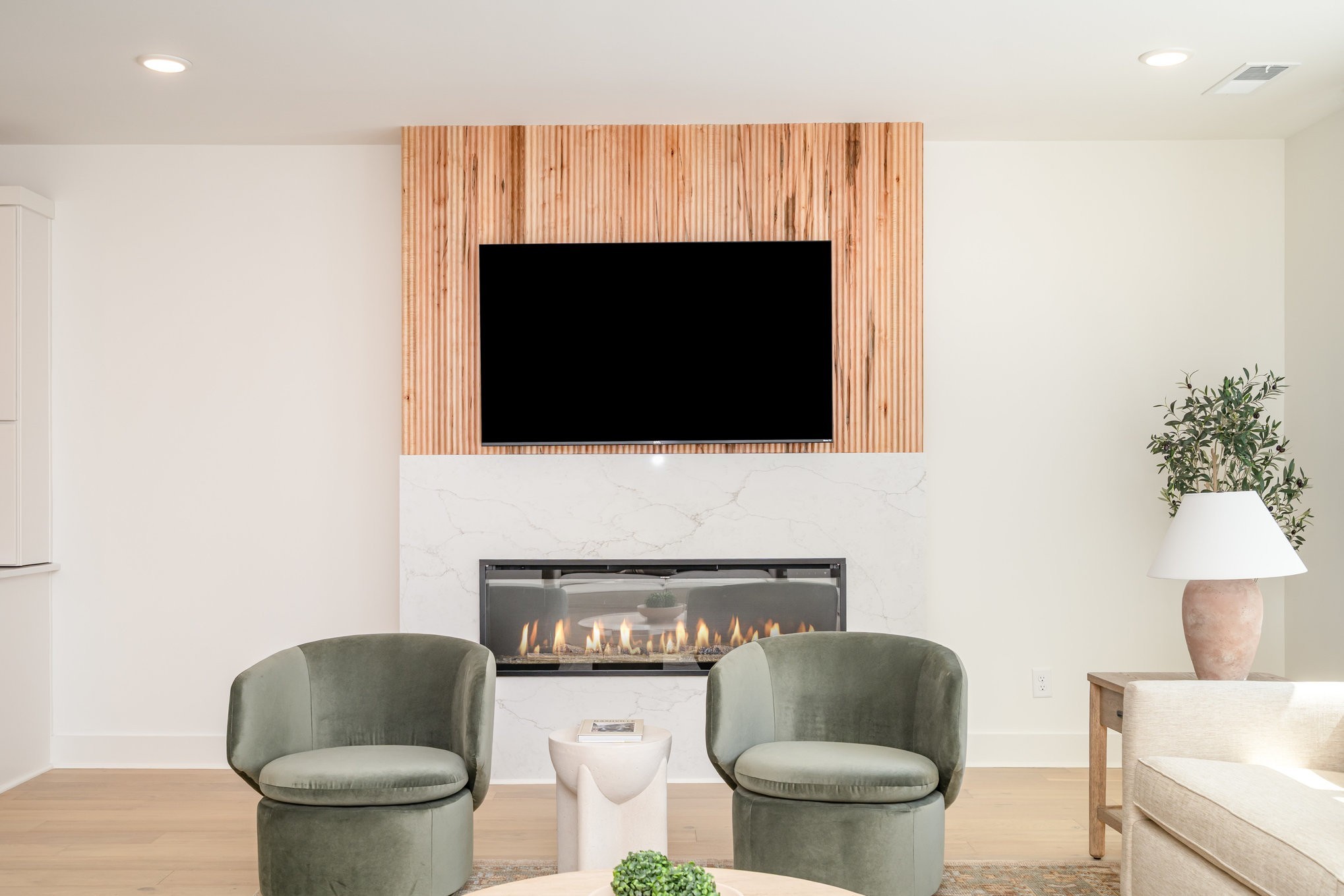 542 D Rosedale Avenue, Unit 7 Nashville, TN 37211 - Photo 3 of 33 a living room with furniture and a fireplace