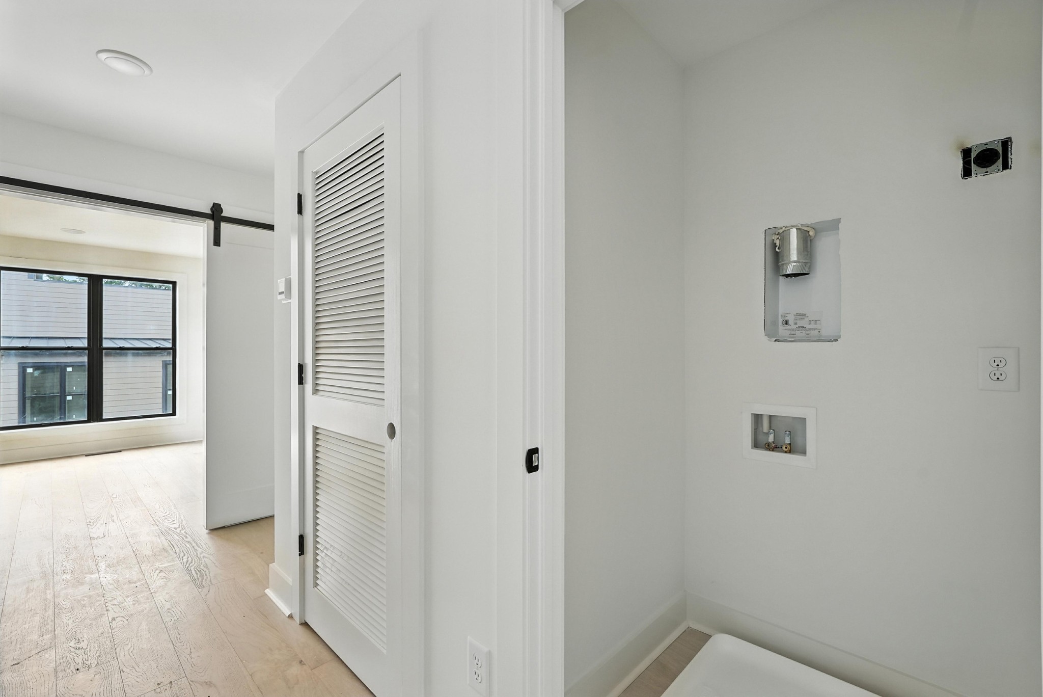 542 D Rosedale Avenue, Unit 7 Nashville, TN 37211 - Photo 10 of 33 wooden floor in a gallery