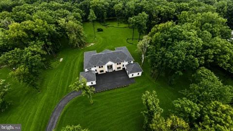 a view of a house with backyard and porch