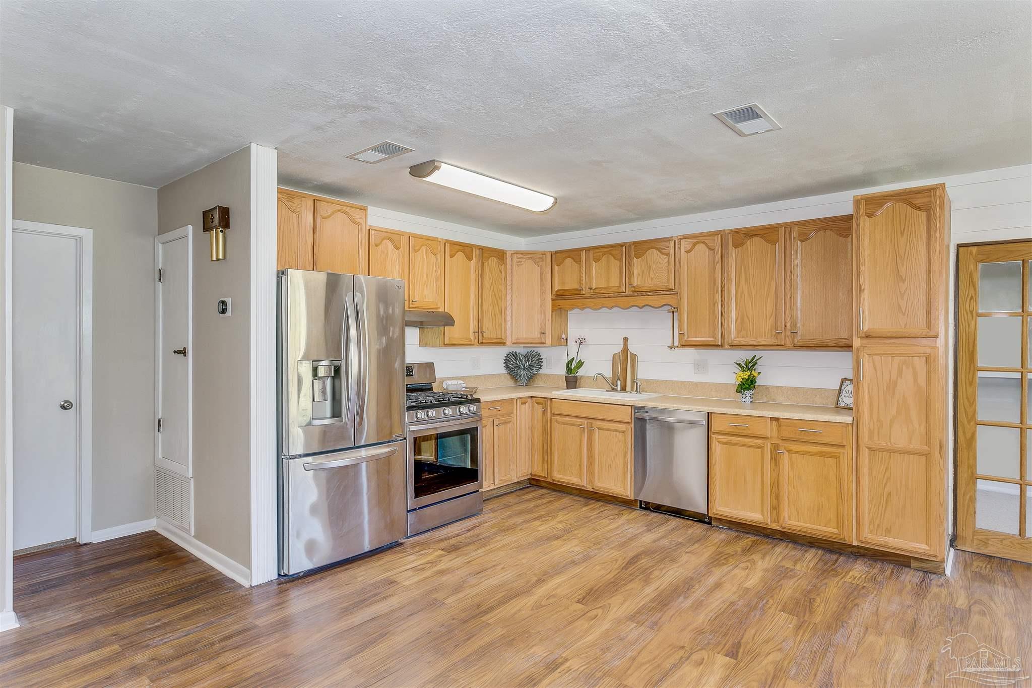 7945 Holgate Road Pensacola, FL 32514 - Photo 7 of 30 Gallery Image 7