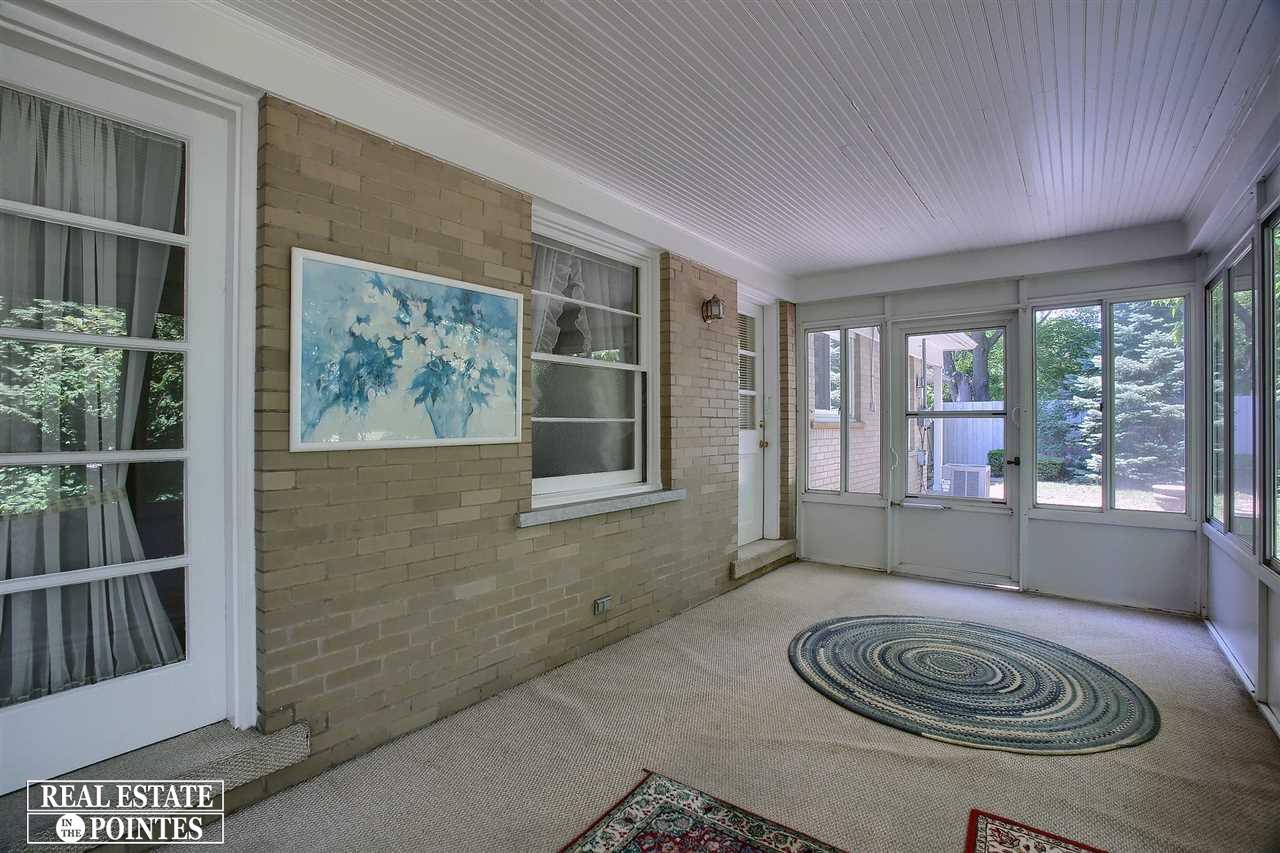 1680 Oxford Road Grosse Pointe Woods, MI 48236 - Photo 13 of 30
