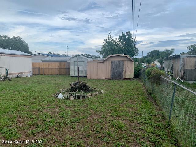 3315 Brockett Road Mims, FL 32754 - Photo 27 of 27 a backyard of a house with table and chairs