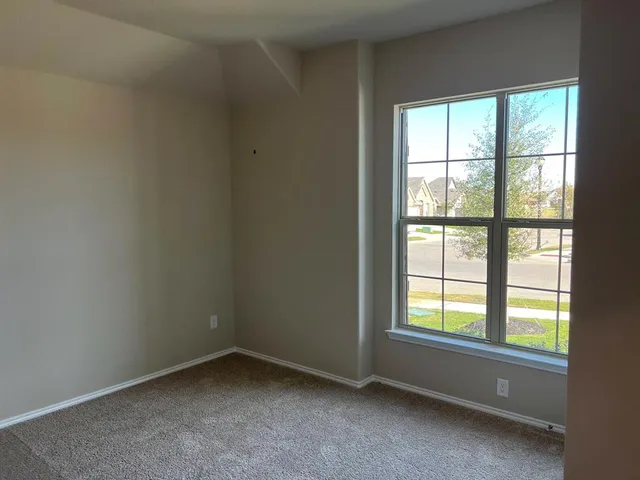 $1,995 | 913 Beverly Drive, Cleburne, TX 76033