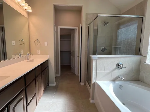 $1,995 | 913 Beverly Drive, Cleburne, TX 76033