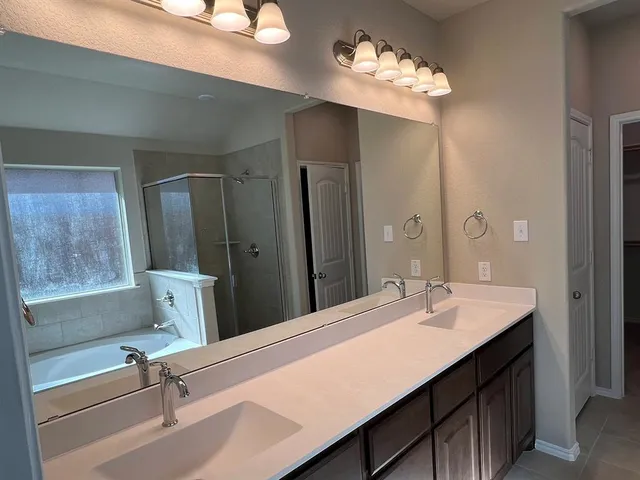 $1,995 | 913 Beverly Drive, Cleburne, TX 76033