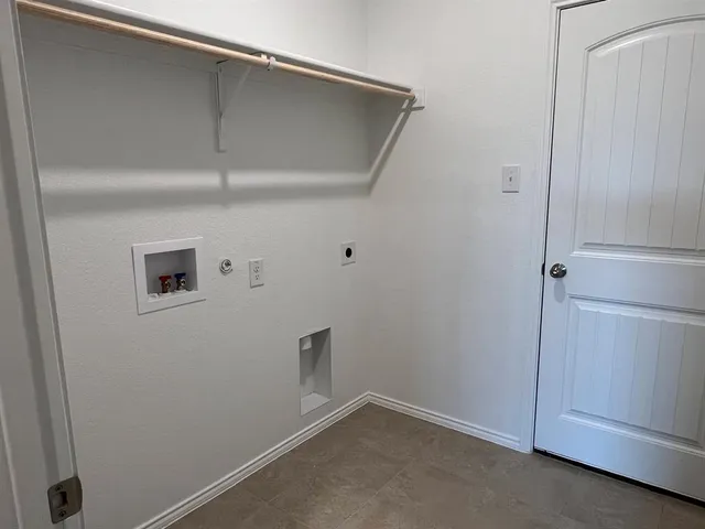 $1,995 | 913 Beverly Drive, Cleburne, TX 76033