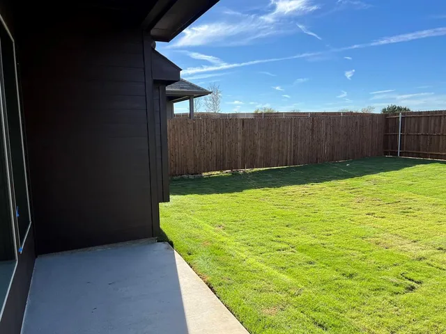 $1,995 | 913 Beverly Drive, Cleburne, TX 76033