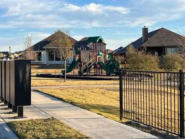 $1,995 | 913 Beverly Drive, Cleburne, TX 76033