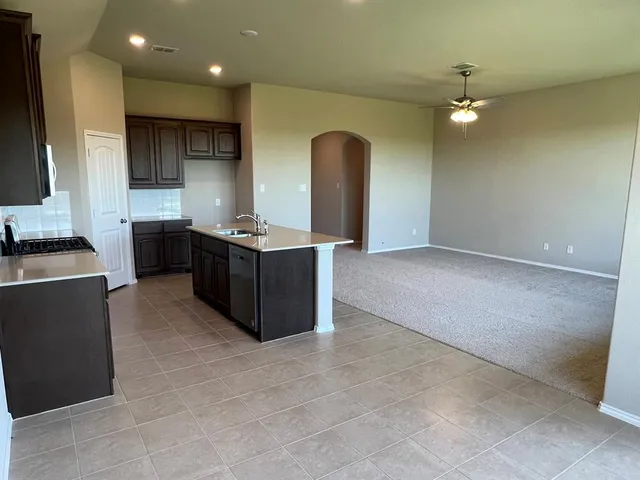 $1,995 | 913 Beverly Drive, Cleburne, TX 76033