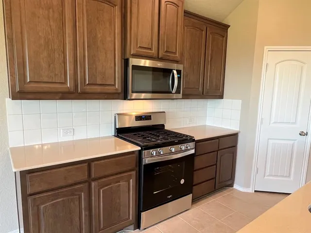 $1,995 | 913 Beverly Drive, Cleburne, TX 76033