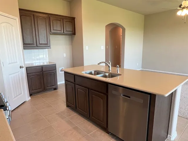 $1,995 | 913 Beverly Drive, Cleburne, TX 76033