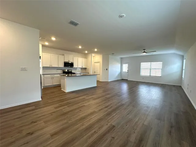 a view of a house with backyard