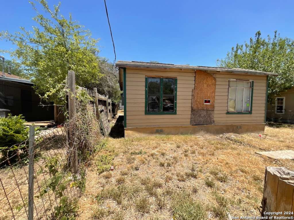 1443 Saenz San Antonio, TX 78214 - Photo 4 of 6