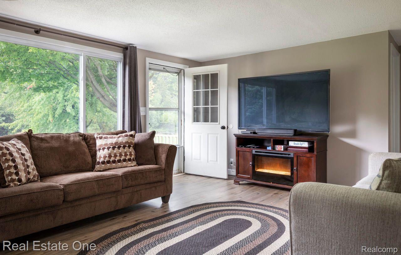 10541 Riverside Drive Honor, MI 49640 - Photo 8 of 36 Gallery Image 8