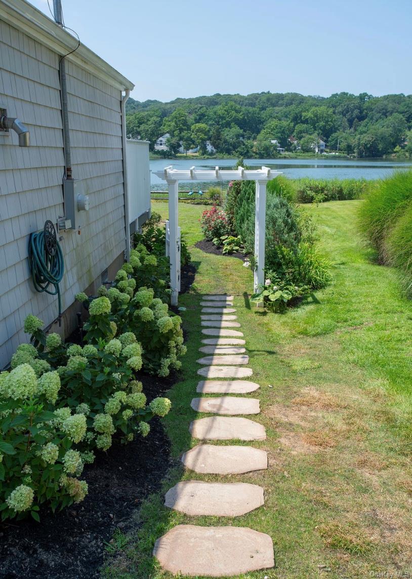 35 Prospect Road Centerport, NY 11721 - Photo 8 of 23