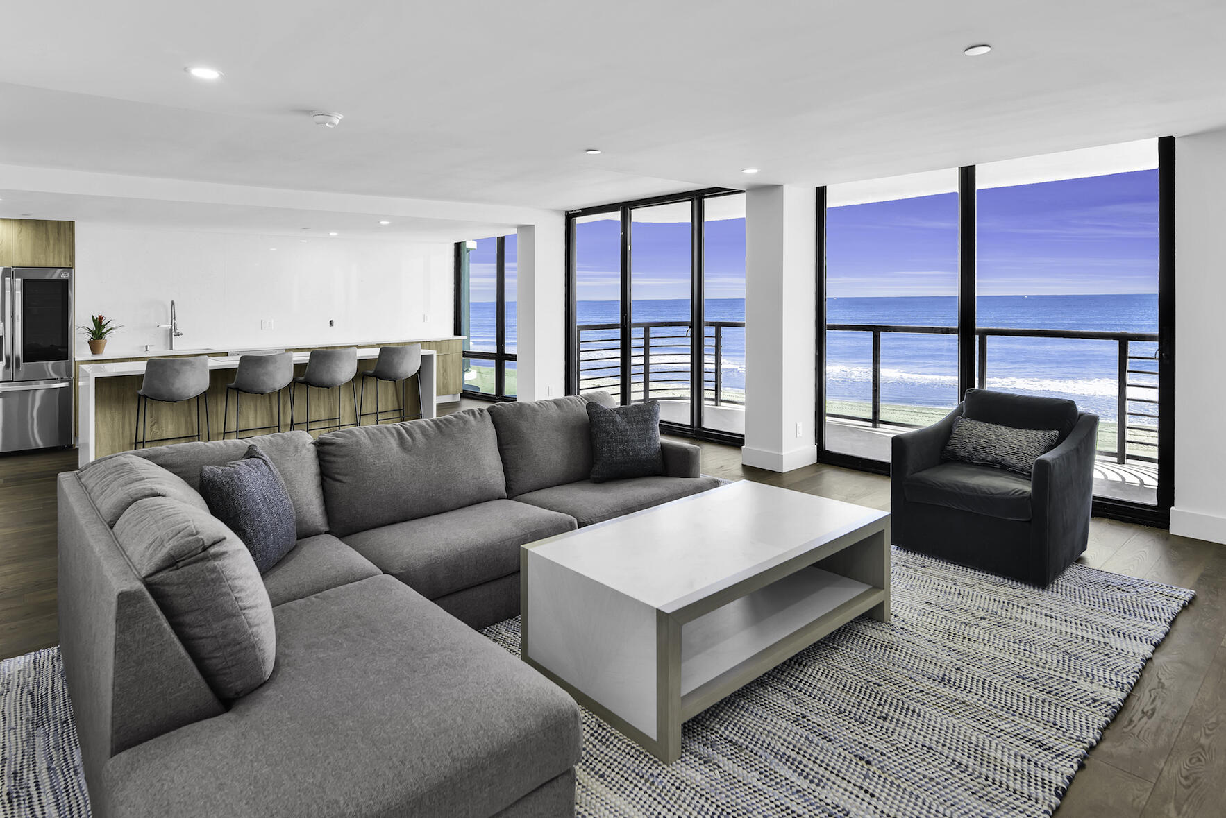 250 South Ocean Boulevard, Unit 2E Boca Raton, FL 33432 - Photo 6 of 24 Living room