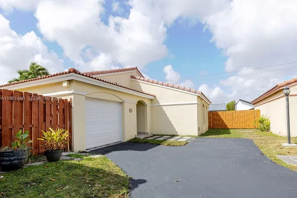 a view of a garage