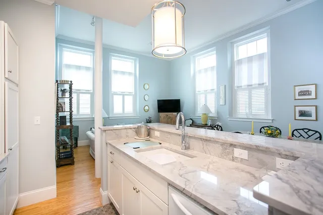 $3,800 | 32 Carey Street, Unit 2C, Newport, RI 02840