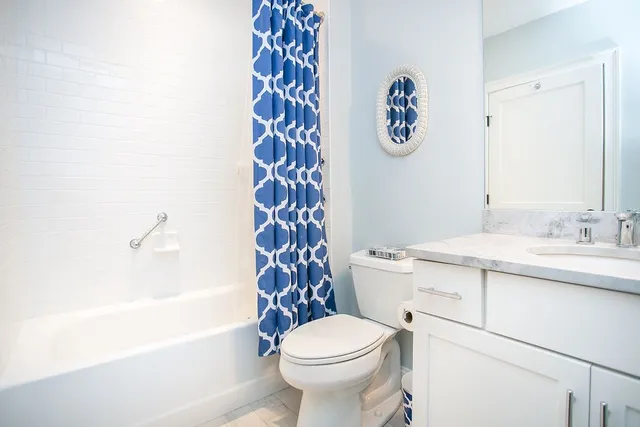 $3,800 | 32 Carey Street, Unit 2C, Newport, RI 02840