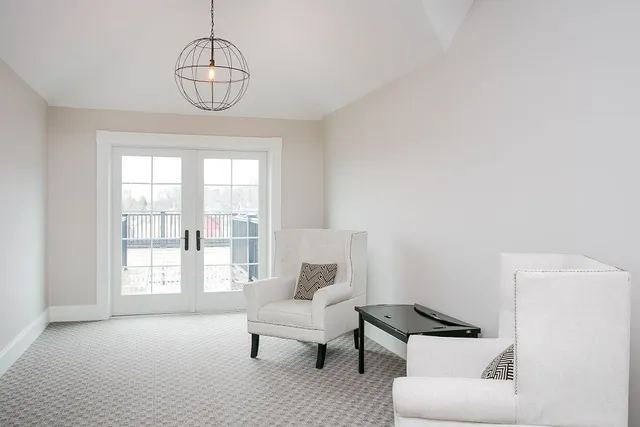 $3,800 | 32 Carey Street, Unit 2C, Newport, RI 02840