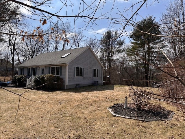 13 Stuart Street Oxford, MA 01540 - Photo 3 of 33