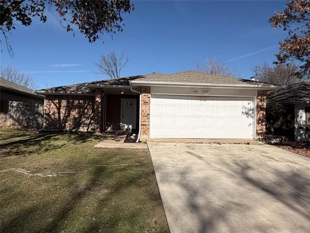$2,150 | 201 Valley Spring Drive, Arlington, TX 76018