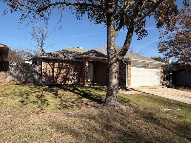 $2,150 | 201 Valley Spring Drive, Arlington, TX 76018