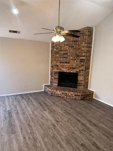 $2,150 | 201 Valley Spring Drive, Arlington, TX 76018