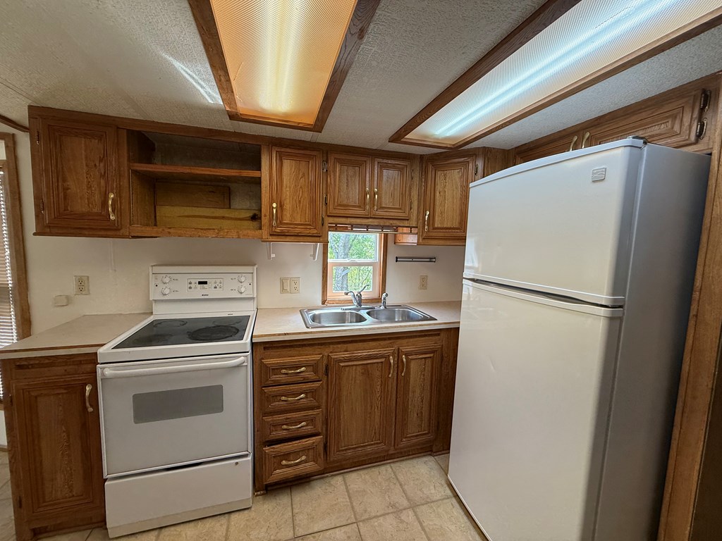 2915 Riverside Drive Kerrville, TX 78028 - Photo 9 of 47