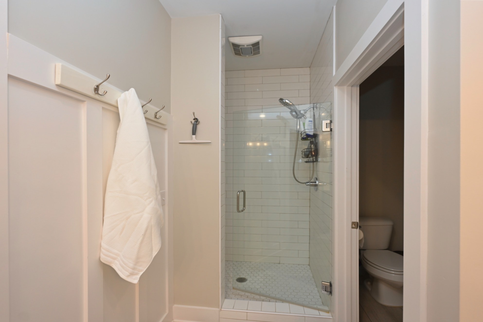 1144 Lock 4 Road, Unit J4 Gallatin, TN 37066 - Photo 22 of 39 a bathroom with a shower