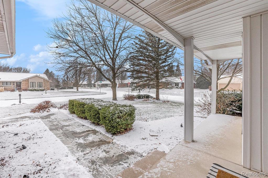 2221 Flanders Drive Rochester Hills, MI 48307 - Photo 2 of 28