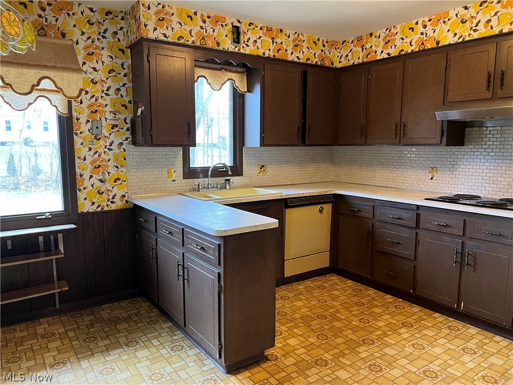 1695 Overbrook Road Lyndhurst, OH 44124 - Photo 5 of 19