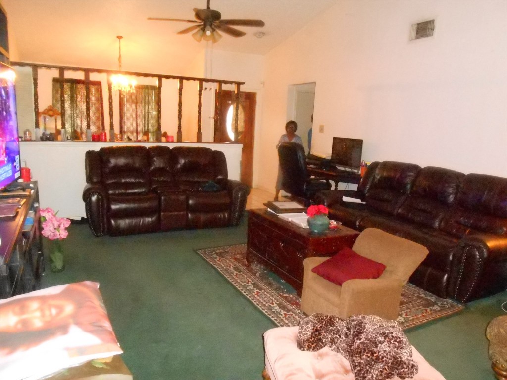 2811 Ashington Drive Houston, TX 77067 - Photo 5 of 9 a living room with furniture