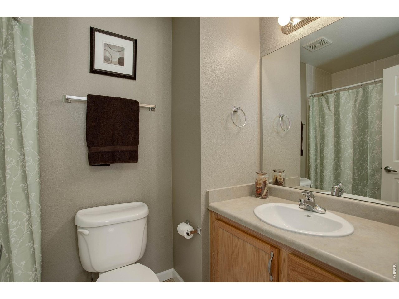 4116 Riley Drive Longmont, CO 80503 - Photo 27 of 33 Private ensuite (Full) Bath in Second Bedroom
