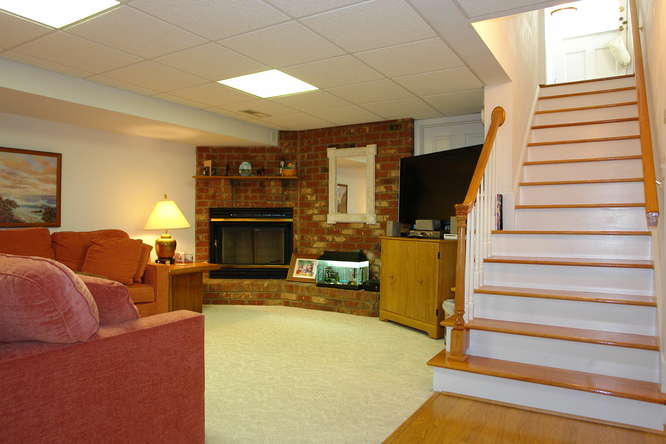 1411 Brighton Road Southwest Roanoke, VA 24015 - Photo 17 of 31 Lower Level Family Room3