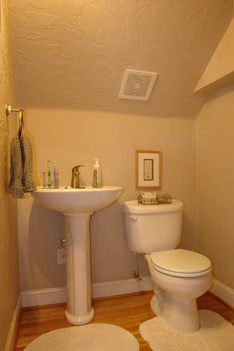 1411 Brighton Road Southwest Roanoke, VA 24015 - Photo 22 of 31 Half Bath
